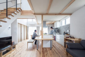 キッチンに大きなL型のカウンターを設けた間取りの写真